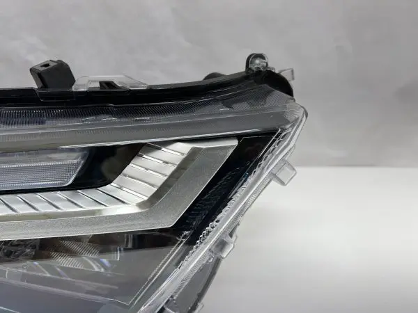 nice  2022 2023 2024 toyota  rav4 full led front right oem headlight - Image 2
