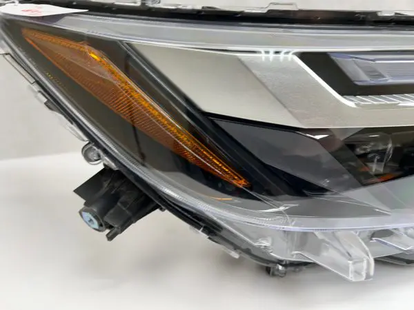 nice  2022 2023 2024 toyota  rav4 full led front right oem headlight - Image 9