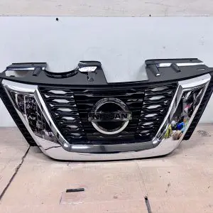 623106FL0C 2017 2018 2019 2020 NISSAN ROGUE FRONT OEM GRILLE EMBLEM CAMERA