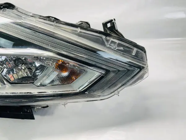 ALL TABS 2016 2017 2018 NISSAN ALTIMA HALOGEN  FRONT RIGHT OEM HEADLIGHT - Image 3