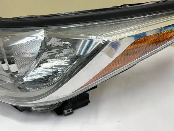 2017 2018 2019 TOYOTA HIGHLANDER HALOGEN FRONT LEFT OEM HEADLIGHT - Image 4