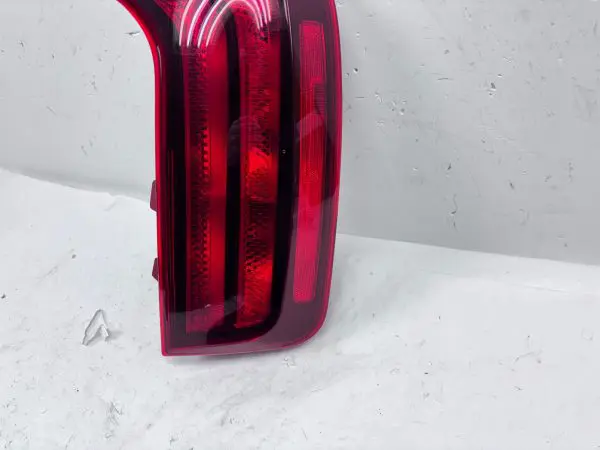92402-S9500  2023 2024 KIA TELLURIDE HALOGEN REAR RIGHT OEM TAIL LIGHT - Image 2