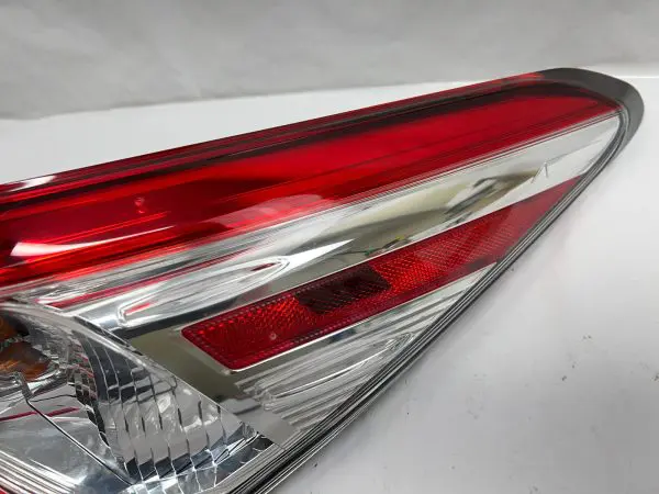 2018 2019 2020 2021 2022 2023 toyota camry halogen led rear right oem tail light - Image 3