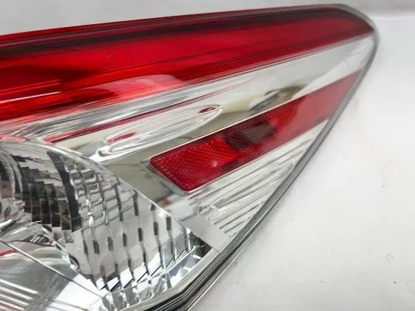 2018 2019 2020 2021 2022 2023 toyota camry halogen led rear right oem tail light - Image 9