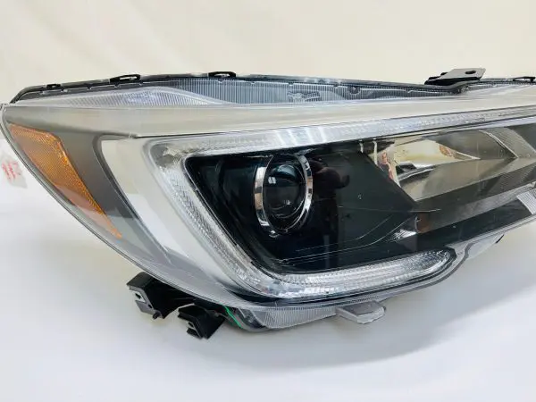 2018 2019 SUBARU LEGACY OUTBACK HALOGEN LED  FRONT RIGHT OEM HEADLIGHT - Image 4