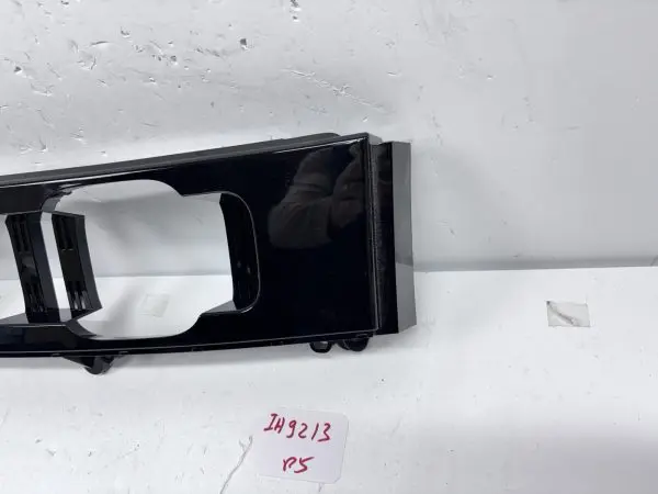 OEM Land Rover Defender L663 Rear Right Tail Light Cover Trim 2020-2023 00224721 - Image 3