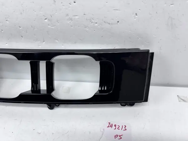 OEM Land Rover Defender L663 Rear Right Tail Light Cover Trim 2020-2023 00224721 - Image 4