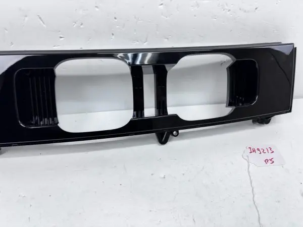 OEM Land Rover Defender L663 Rear Right Tail Light Cover Trim 2020-2023 00224721 - Image 6