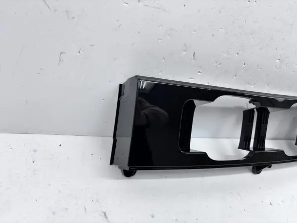 OEM Land Rover Defender L663 Rear Right Tail Light Cover Trim 2020-2023 00224721 - Image 8