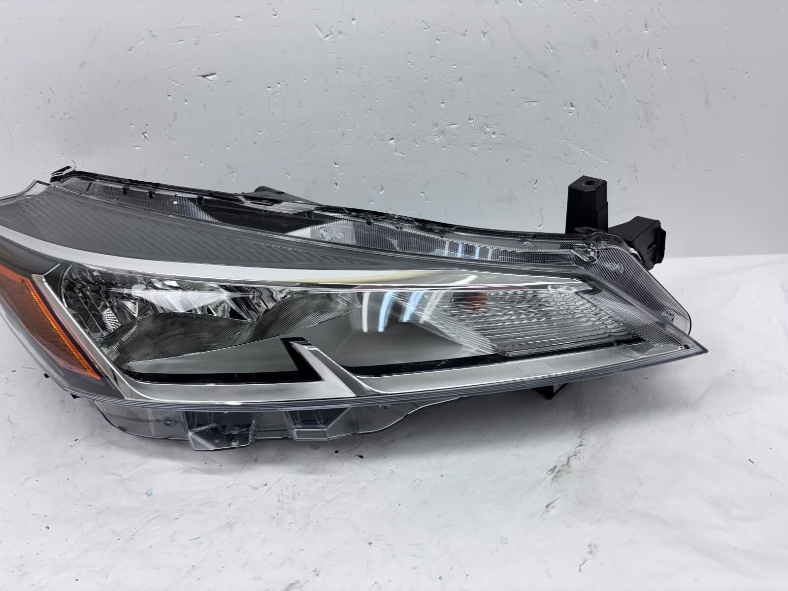 2021 2022 2023 NISSAN KICKS HALOGEN FRONT RIGHT OEM HEADLIGHT 26010-5R00A - Image 2