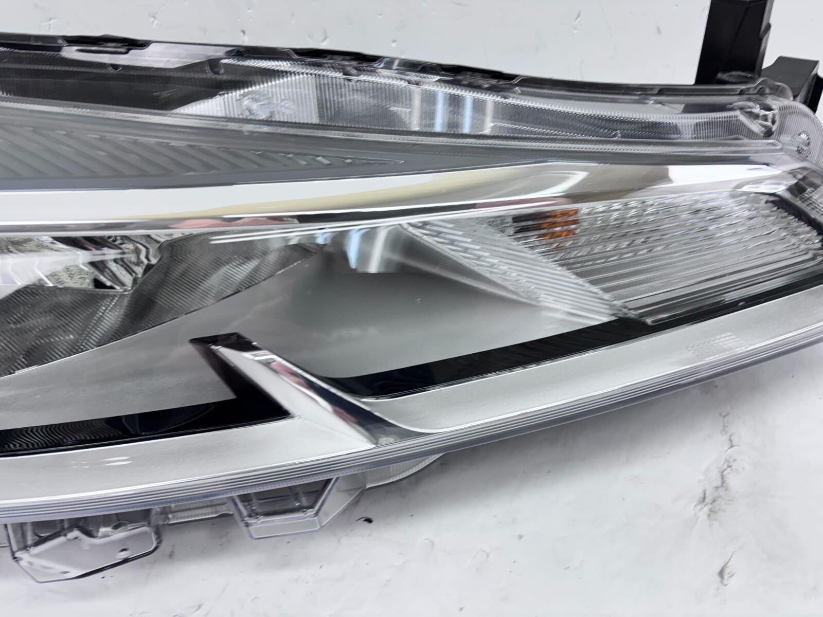 2021 2022 2023 NISSAN KICKS HALOGEN FRONT RIGHT OEM HEADLIGHT 26010-5R00A - Image 5