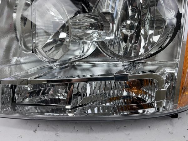 2007 2008 2009 2010 2011 2012 2013 2014 TAHOE SUBURBAN AVALANCHE LEFT  HEADLIGHT - Image 6