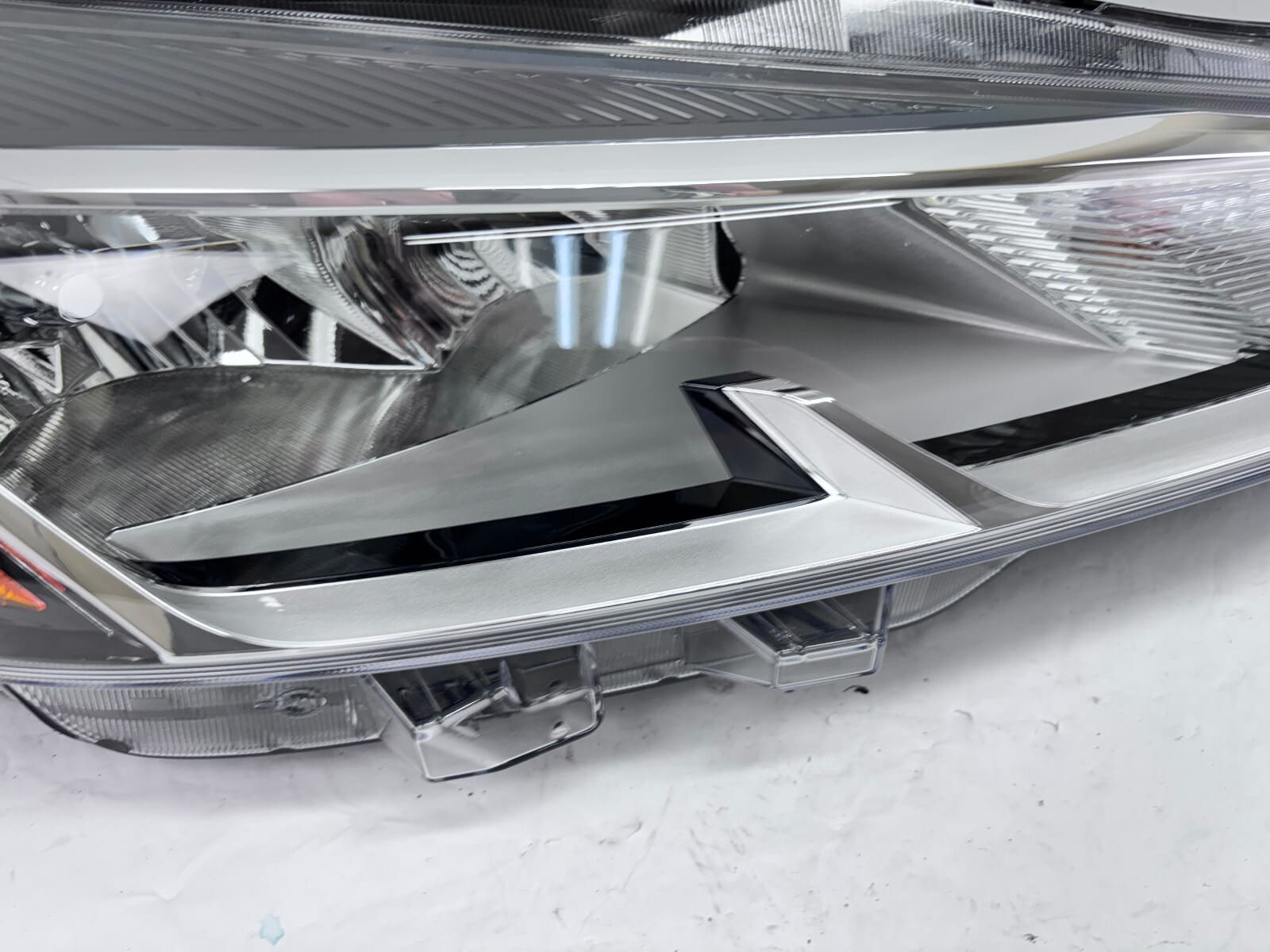 2021 2022 2023 NISSAN KICKS HALOGEN FRONT RIGHT OEM HEADLIGHT 26010-5R00A - Image 6