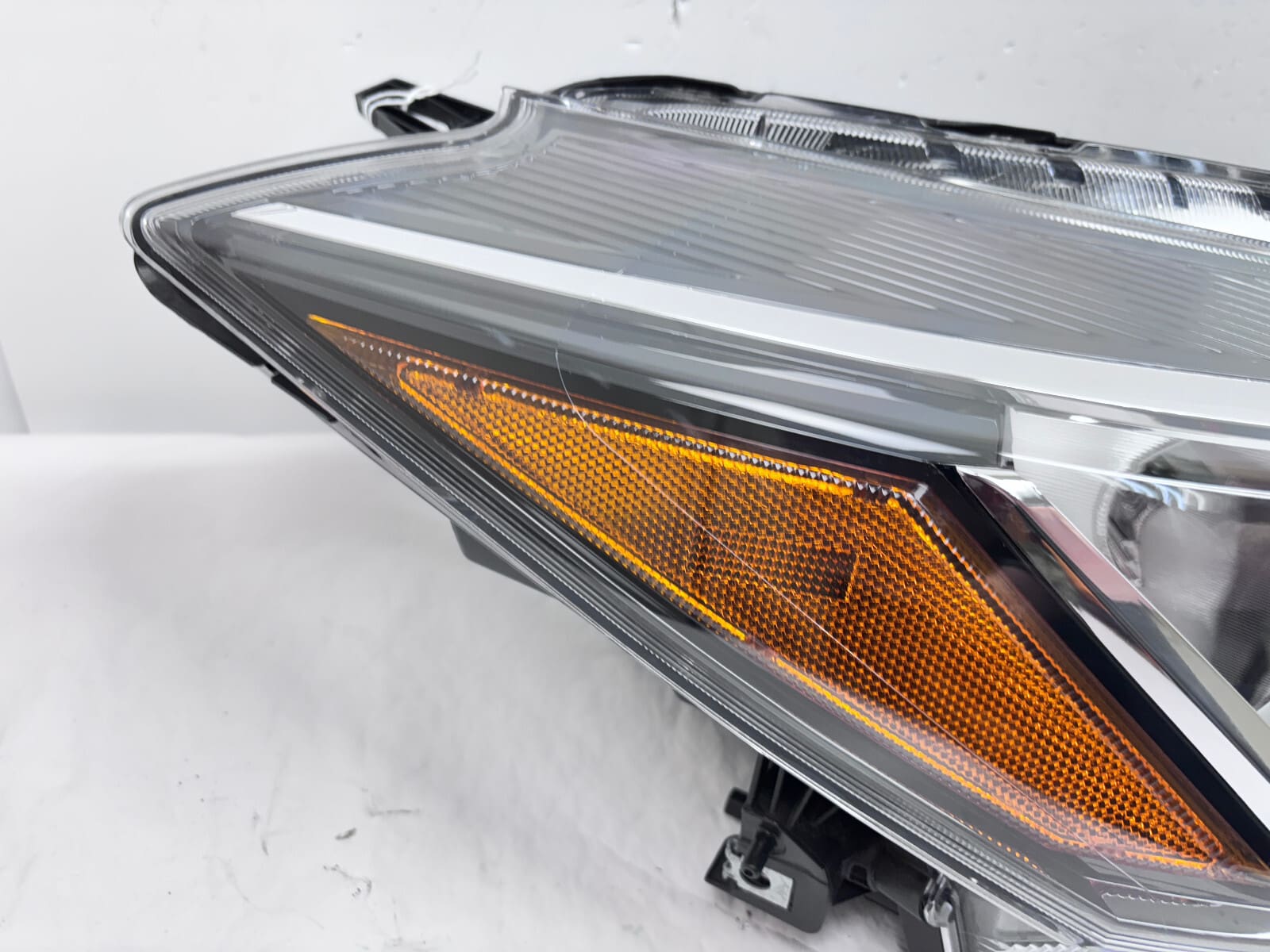 2021 2022 2023 NISSAN KICKS HALOGEN FRONT RIGHT OEM HEADLIGHT 26010-5R00A - Image 11