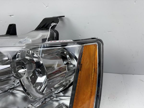2007 2008 2009 2010 2011 2012 2013 2014 TAHOE SUBURBAN AVALANCHE LEFT  HEADLIGHT - Image 8