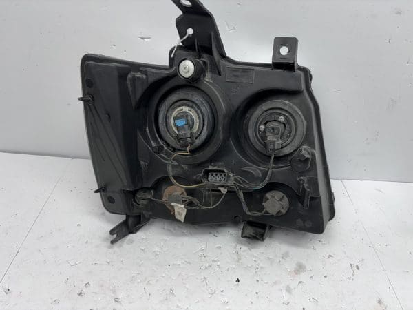 2007 2008 2009 2010 2011 2012 2013 2014 TAHOE SUBURBAN AVALANCHE LEFT  HEADLIGHT - Image 12
