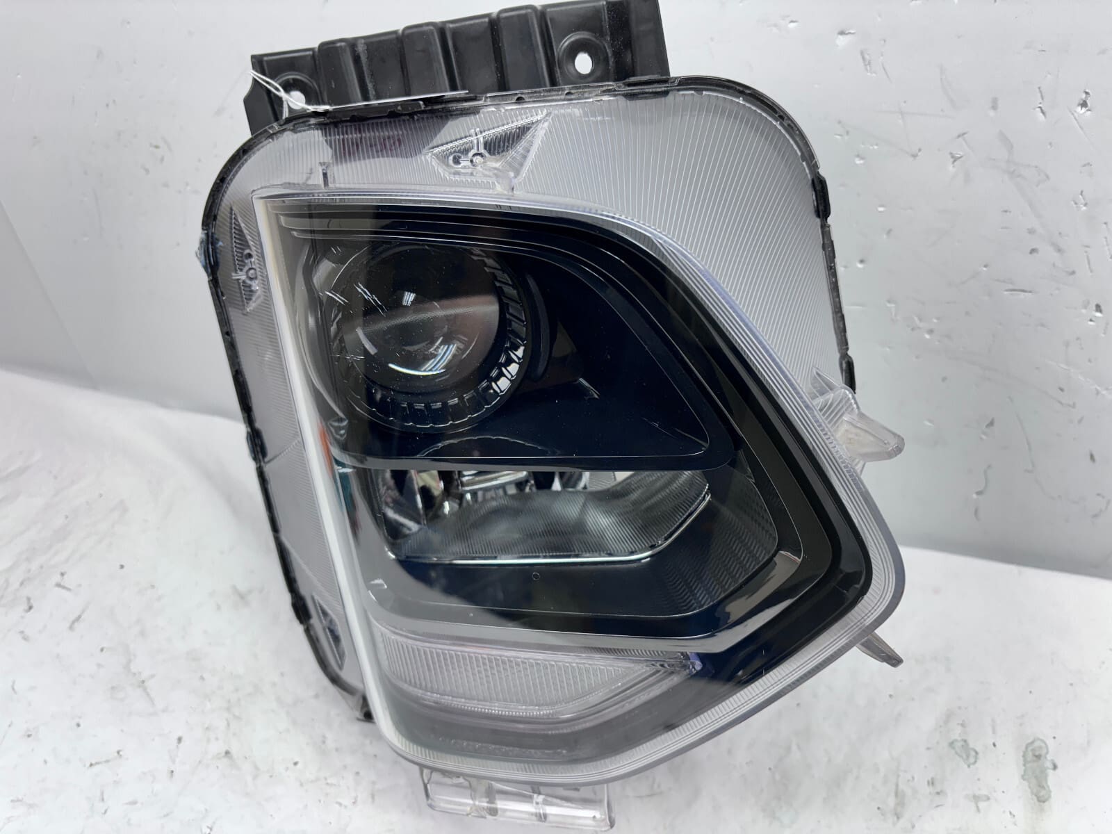 2019 2020 HYUNDAI SANTA FE HALOGEN FRONT RIGHT OEM HEADLIGHT 92102-S2000