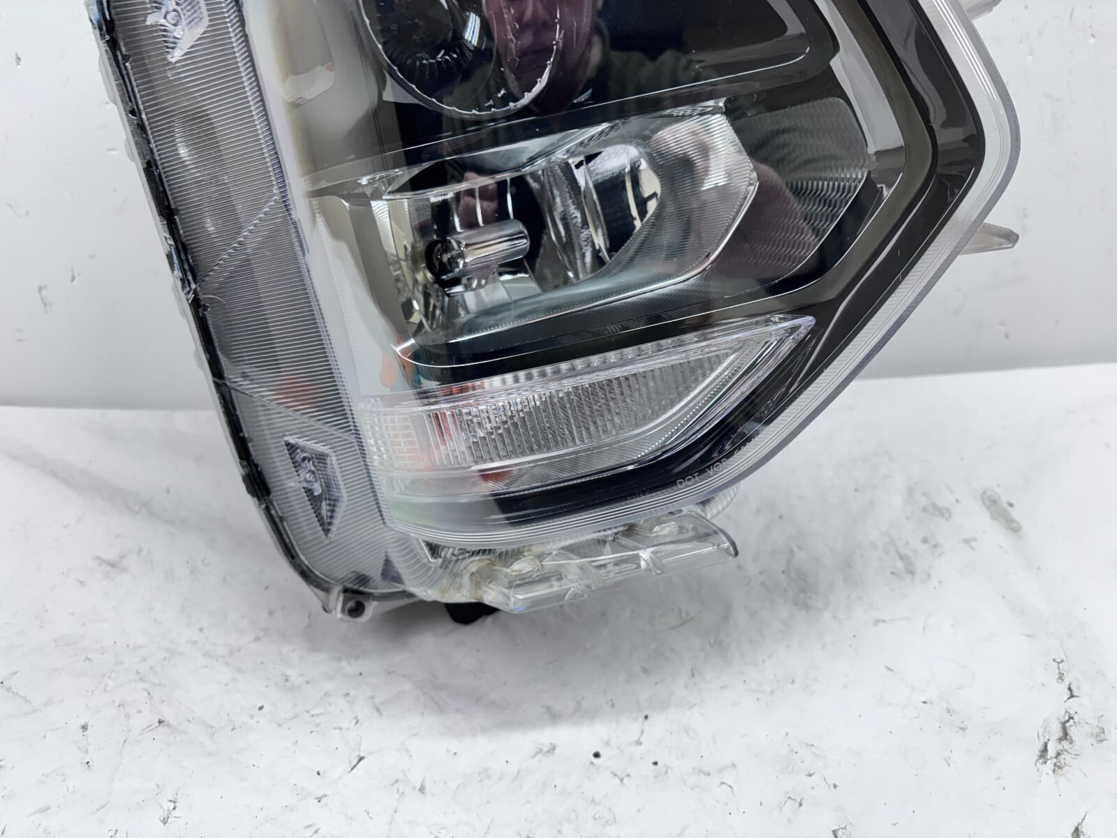 2019 2020 HYUNDAI SANTA FE HALOGEN FRONT RIGHT OEM HEADLIGHT 92102-S2000 - Image 8