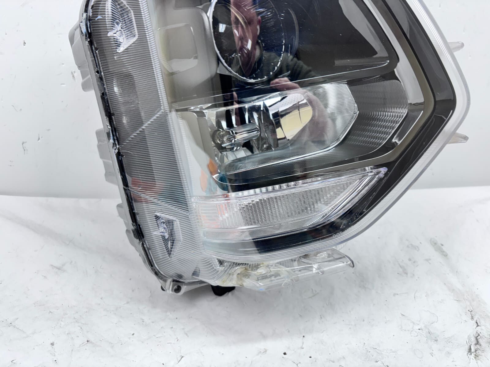2019 2020 HYUNDAI SANTA FE HALOGEN FRONT RIGHT OEM HEADLIGHT 92102-S2000 - Image 9