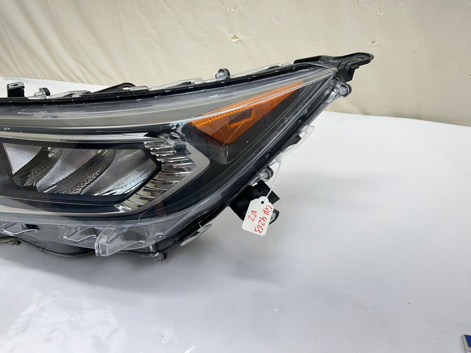 2019 2020 2021 TOYOTA RAV4 LED FRONT LEFT OEM HEADLIGHT DAMAGED - Image 2