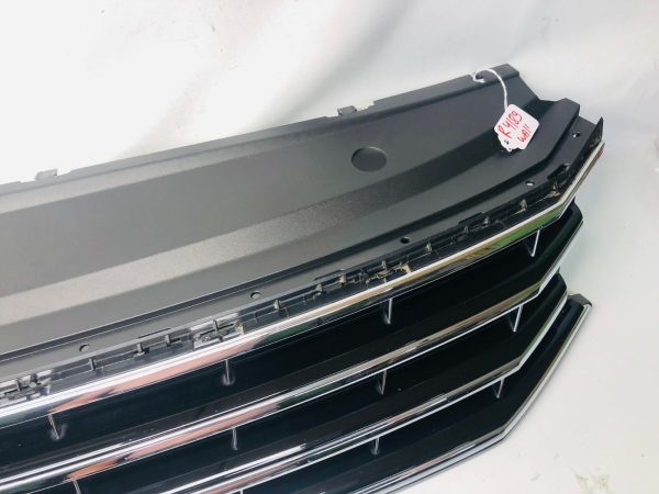 561853653C, 2016 2017 2018 VW VOLKSWAGEN PASSAT FRONT OEM GENUINE GRILLE - Image 3