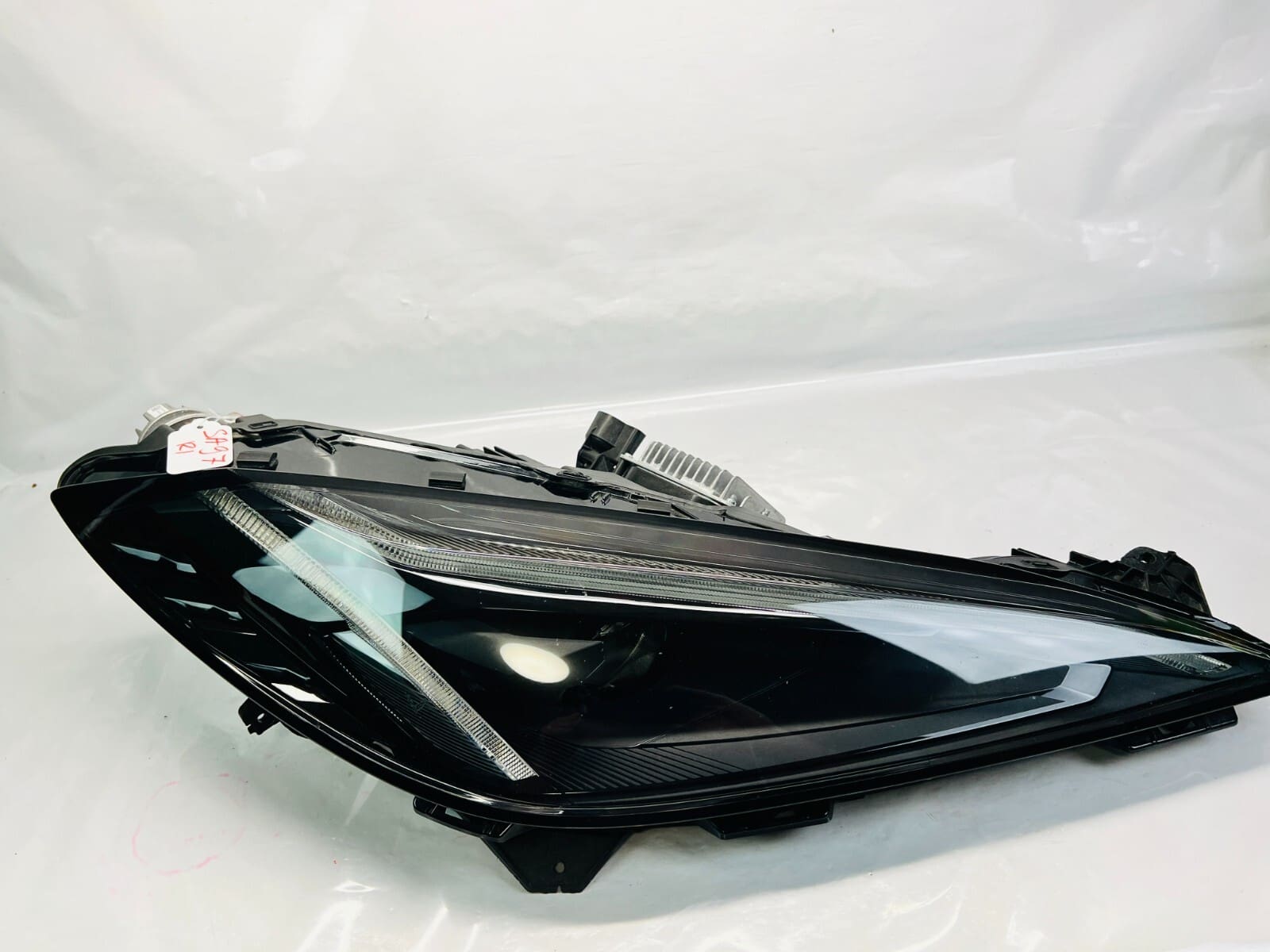 84902557 2020 2021 2022 2023 2024 CHEVY CORVETTE C8 LED RIGHT OEM HEADLIGHT - Image 2