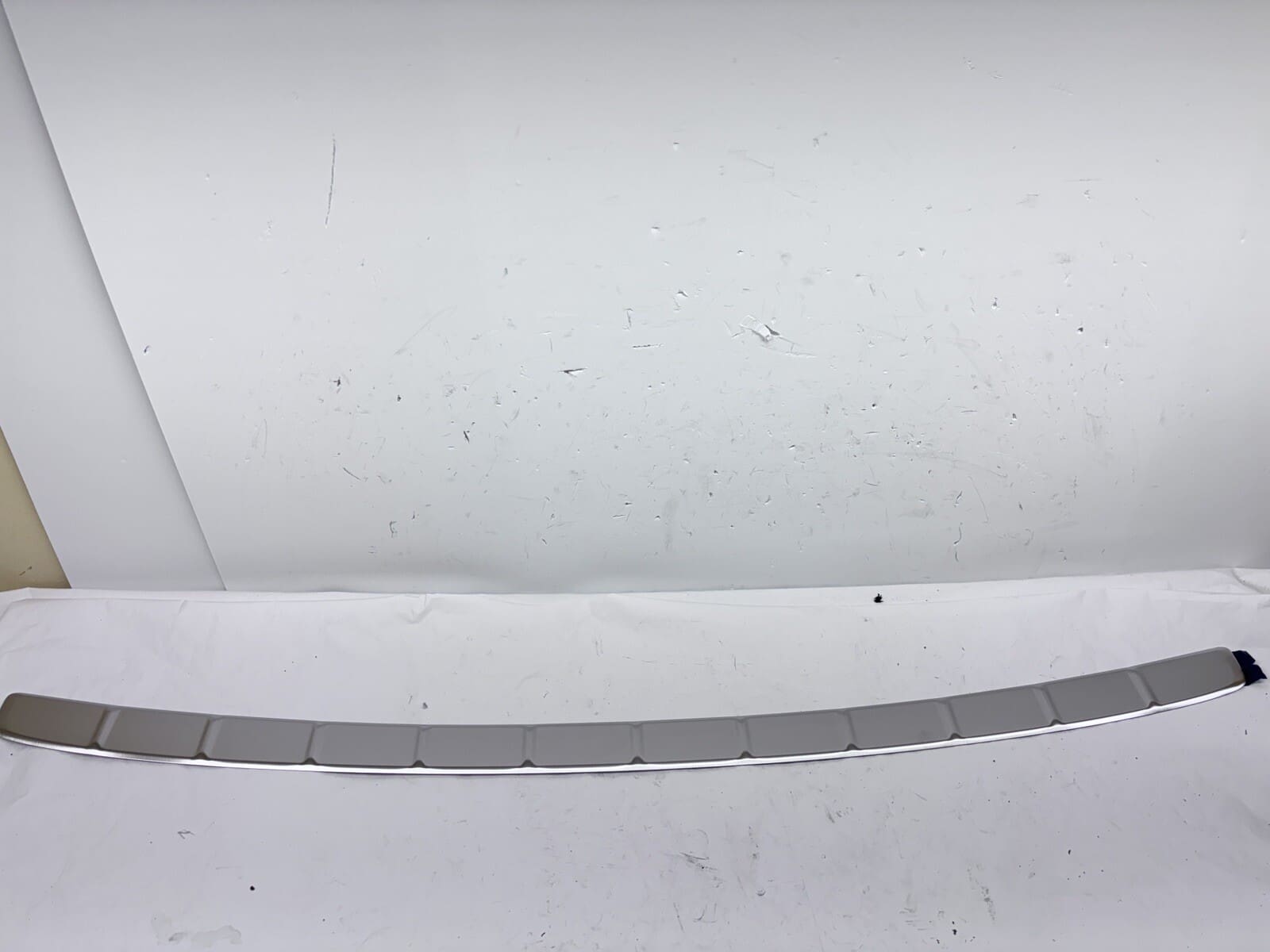 OEM 2018 2019 2020 2021 VOLVO XC60 REAR BUMPER PROTECTOR TRIM 32341448