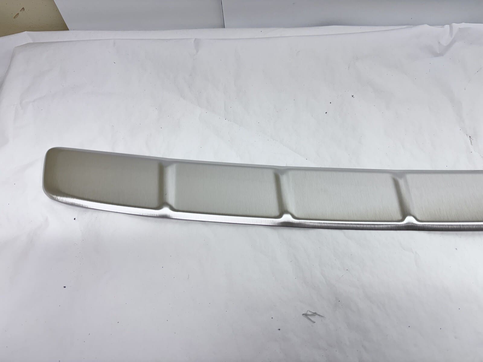 OEM 2018 2019 2020 2021 VOLVO XC60 REAR BUMPER PROTECTOR TRIM 32341448 - Image 7