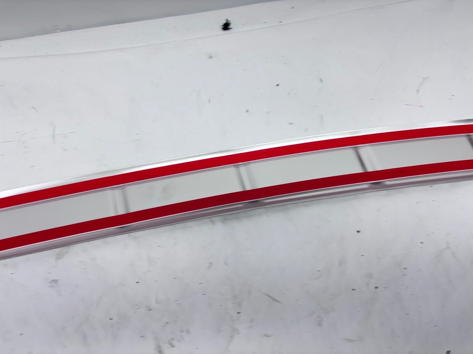 OEM 2018 2019 2020 2021 VOLVO XC60 REAR BUMPER PROTECTOR TRIM 32341448 - Image 9