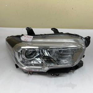 2016 2017 2018 2019 2020 2021 2022 TOYOTA TACOMA HALOGEN RIGHT OEM HEADLIGHT