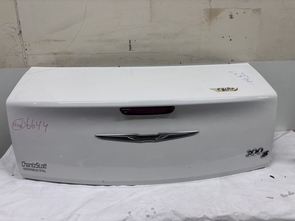 OEM. 2018 2019 2020 2021 2022 2023 CHRYSLER 300 REAR TRUNK LID WHITE CAMERA
