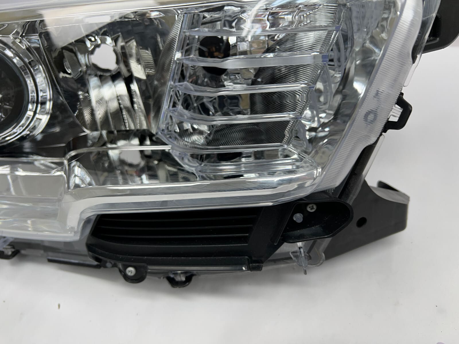 Tabs 2016 2017 2018 2019 2020 2021 2022 toyota tacoma halogen right headlight - Image 7