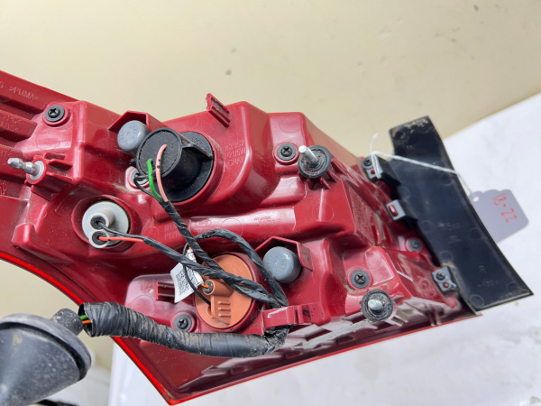 92402-J0010 2018 2019 2020 2021 2022 HYUNDAI ACCENT REAR RIGHT OEM  TAIL LIGHT - Image 12