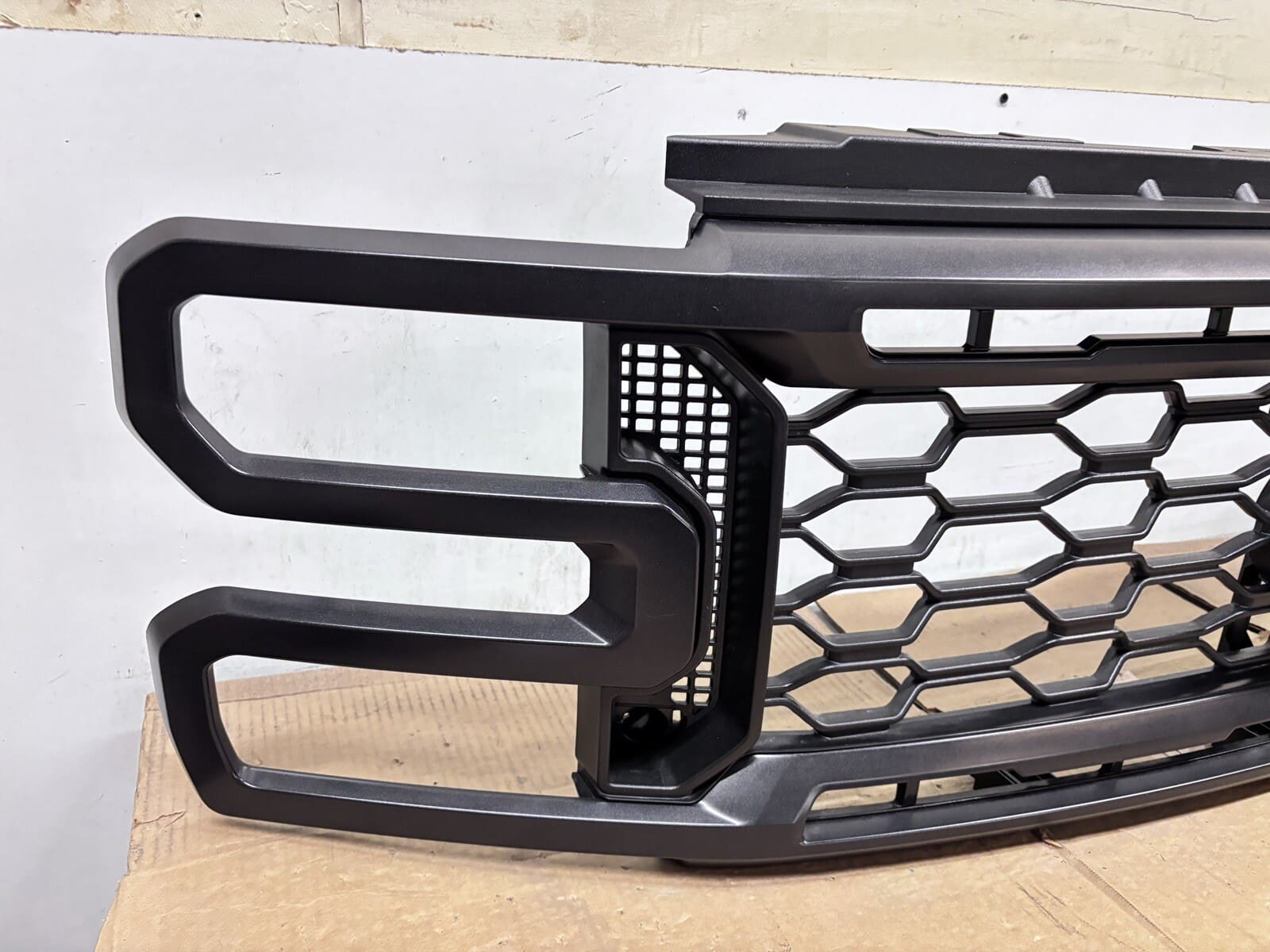 OEM 2023 2024 FORD F250 F350 SUPER DUTY FRONT GRILLE pc3z8200ha - Image 2