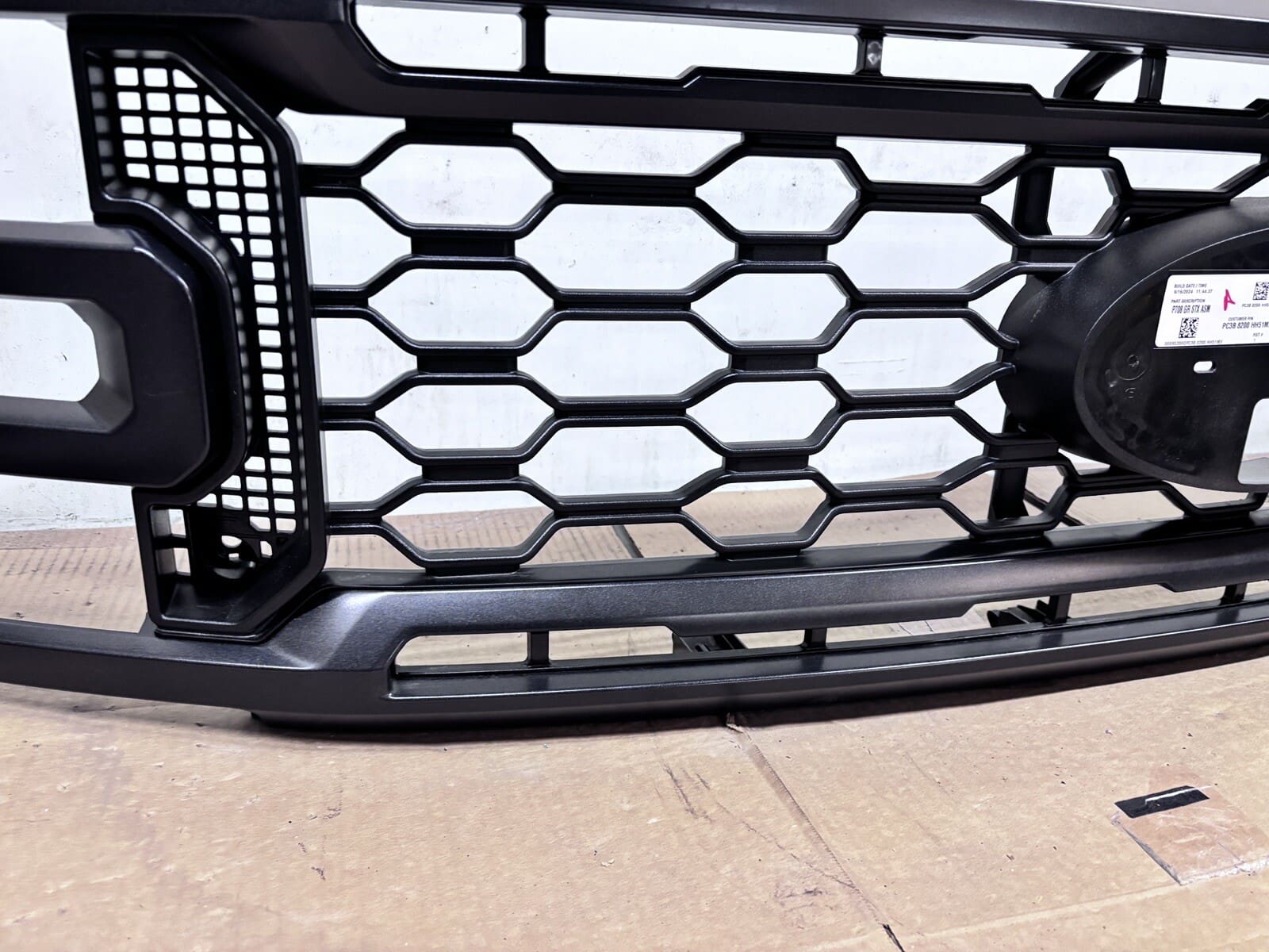 OEM 2023 2024 FORD F250 F350 SUPER DUTY FRONT GRILLE pc3z8200ha - Image 3