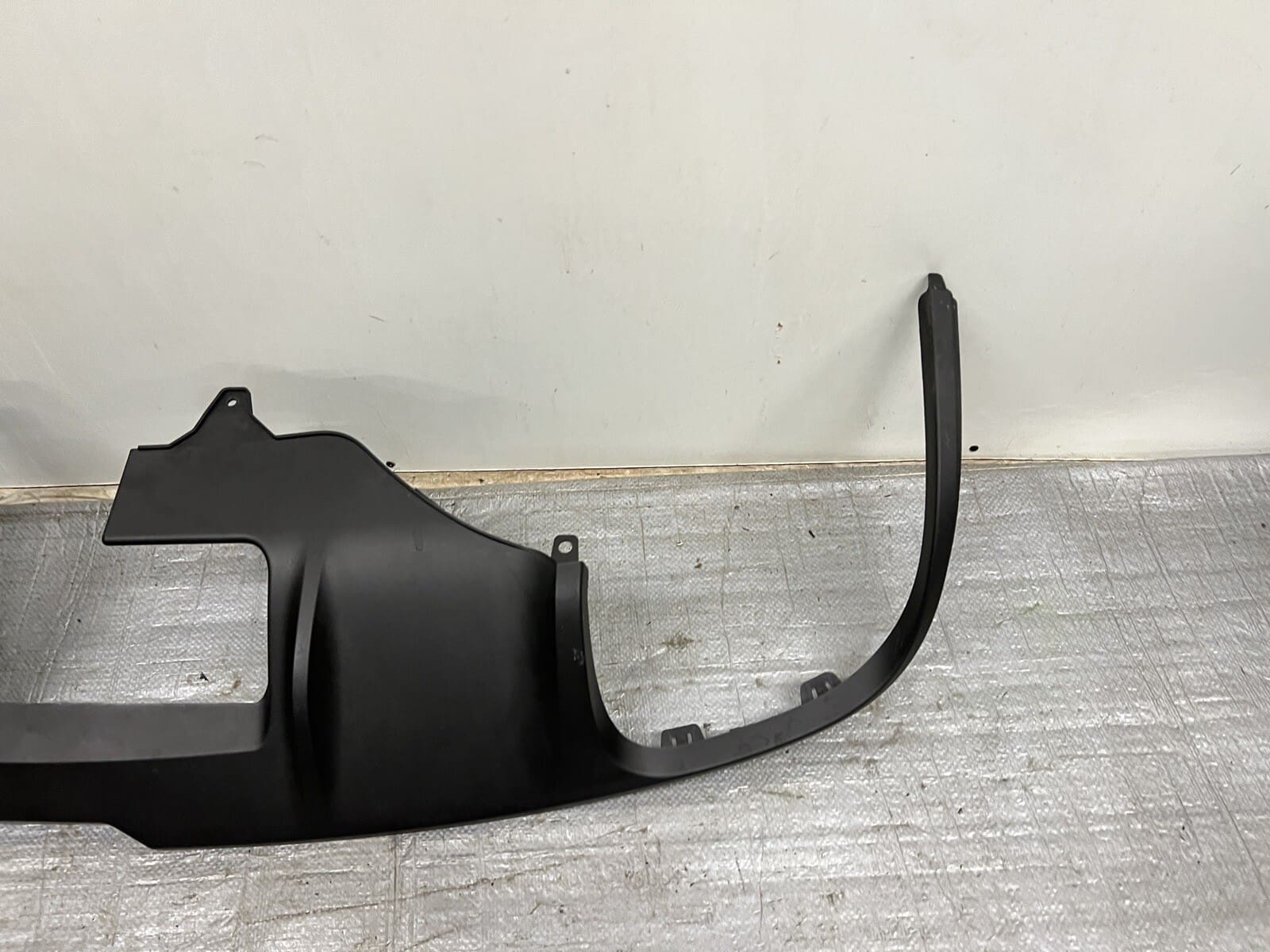 2016 2017 2018 2019 2020 2021 PORSCHE MACAN REAR BUMPER LOWER VALANCE 95b807834n - Image 3