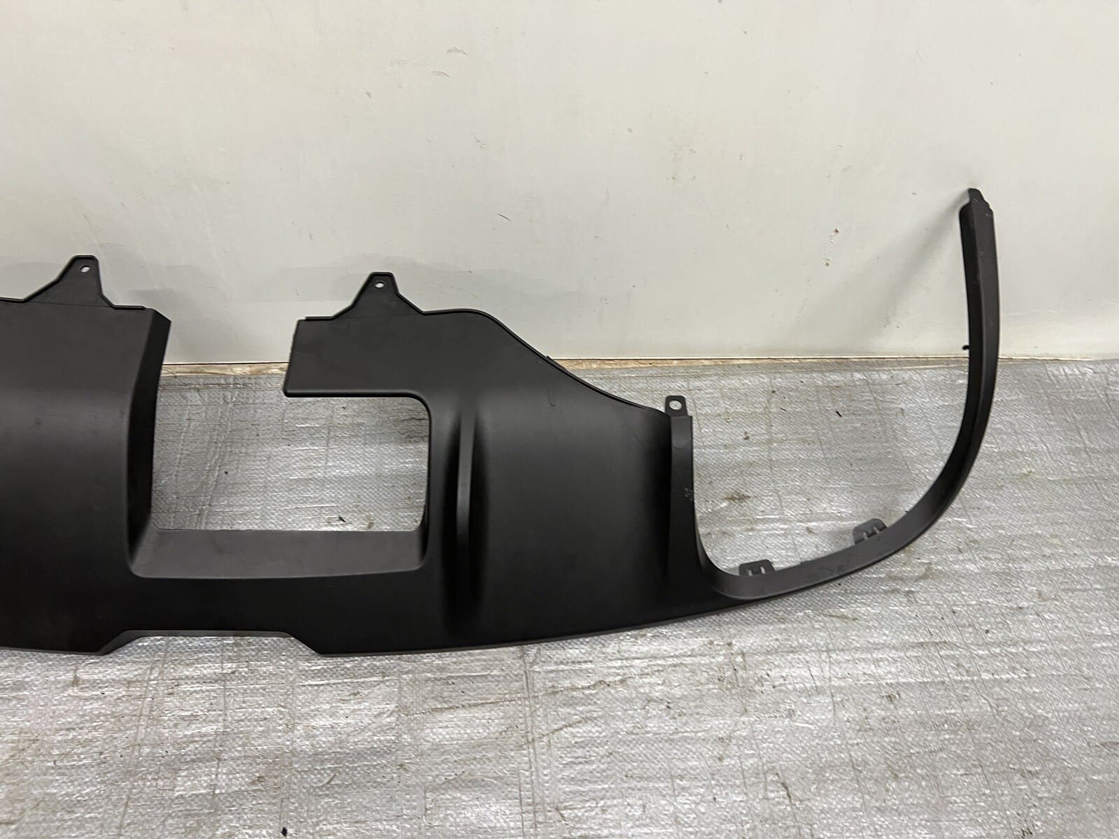 2016 2017 2018 2019 2020 2021 PORSCHE MACAN REAR BUMPER LOWER VALANCE 95b807834n - Image 4