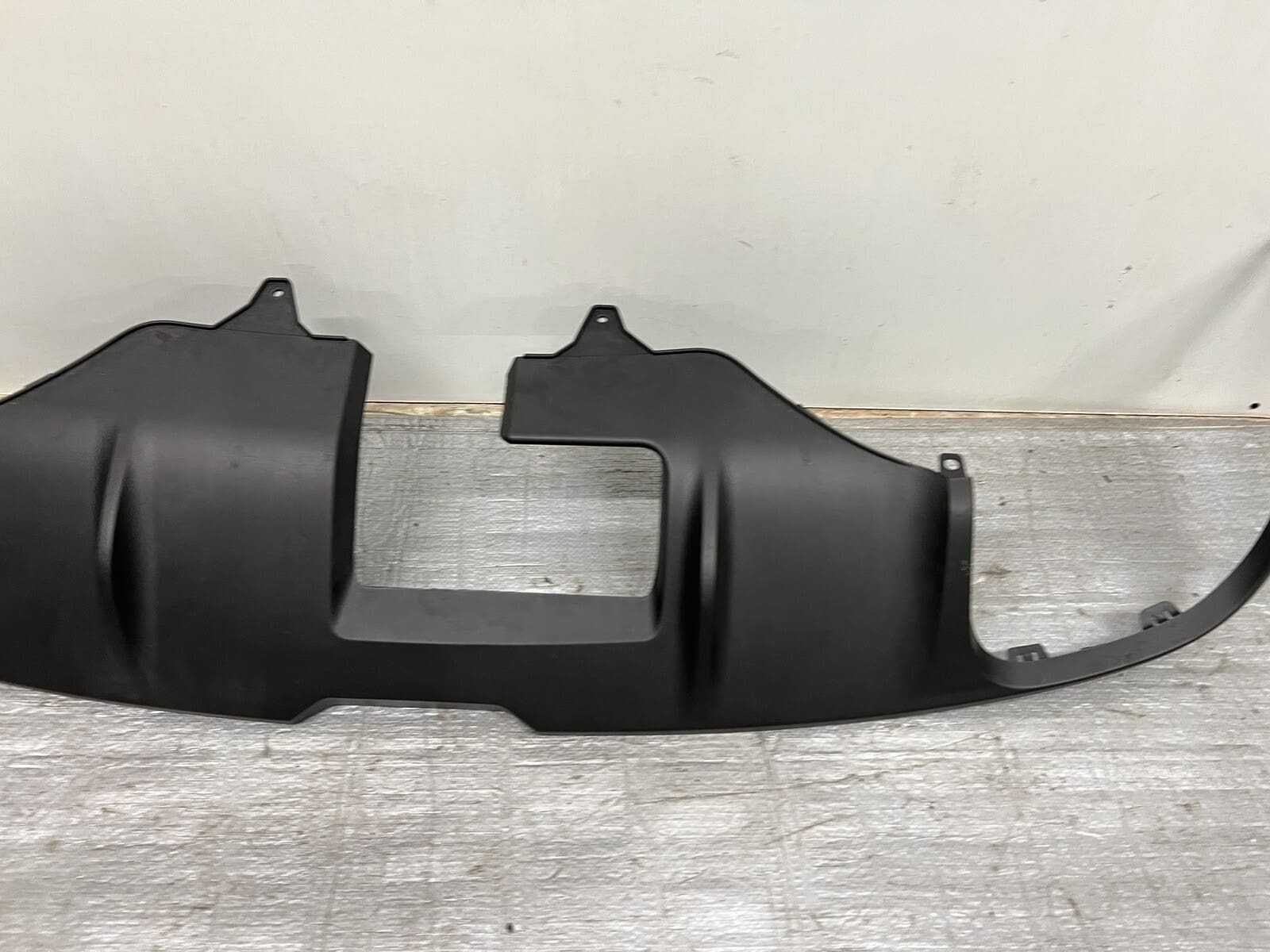 2016 2017 2018 2019 2020 2021 PORSCHE MACAN REAR BUMPER LOWER VALANCE 95b807834n - Image 5
