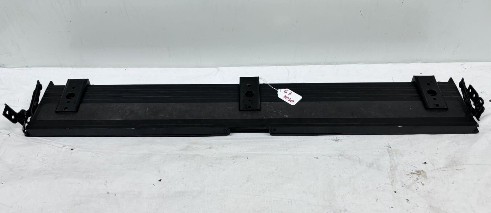 OEM 2019 2020 2021 2022 gmc sierra 1500 Rear Tail Gate Step Pad 84708313