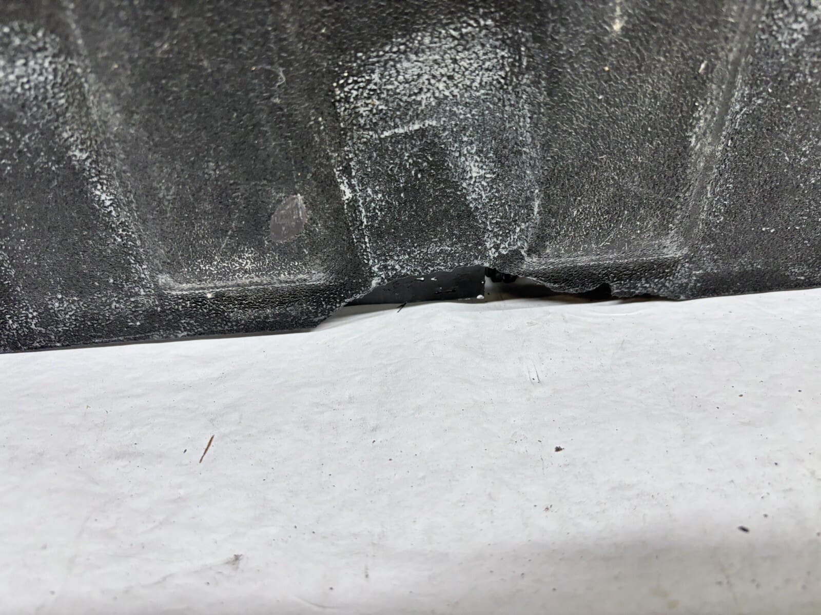 OEM 2019 2020 2021 2022 gmc sierra 1500 Rear Tail Gate Step Pad 84708313 - Image 12