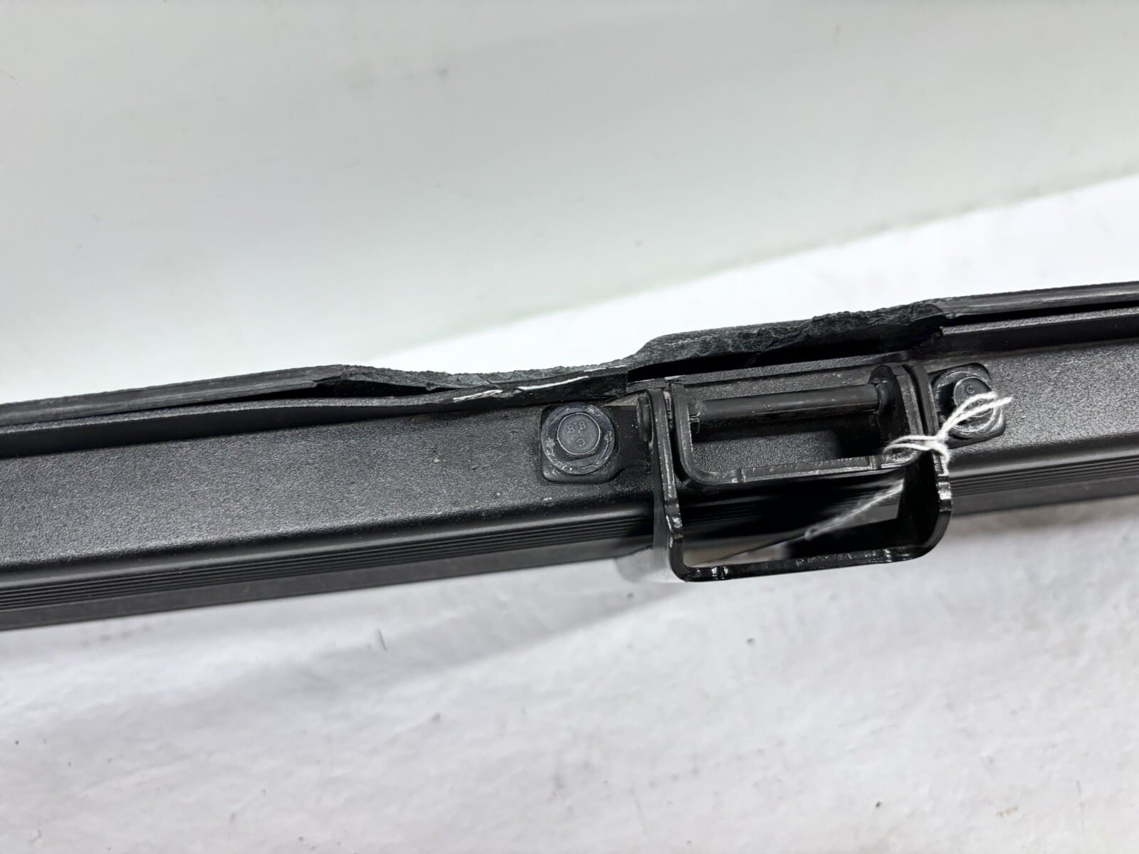 OEM 2019 2020 2021 2022 gmc sierra 1500 Rear Tail Gate Step Pad 84708313 - Image 14
