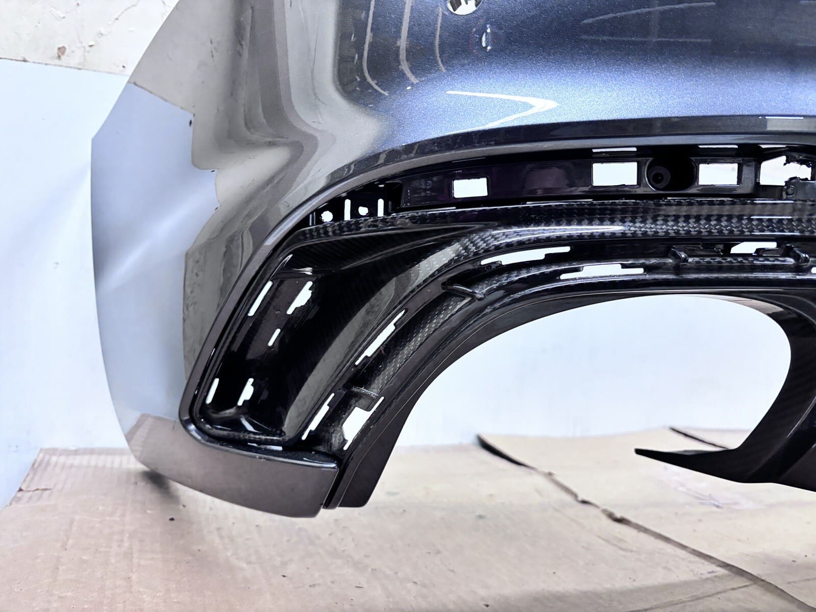 OEM 2019 AUDI RS5 SPORTBACK REAR BUMPER WITH CARBON SPOILER DIFFUSER 8w6807521af - Image 3