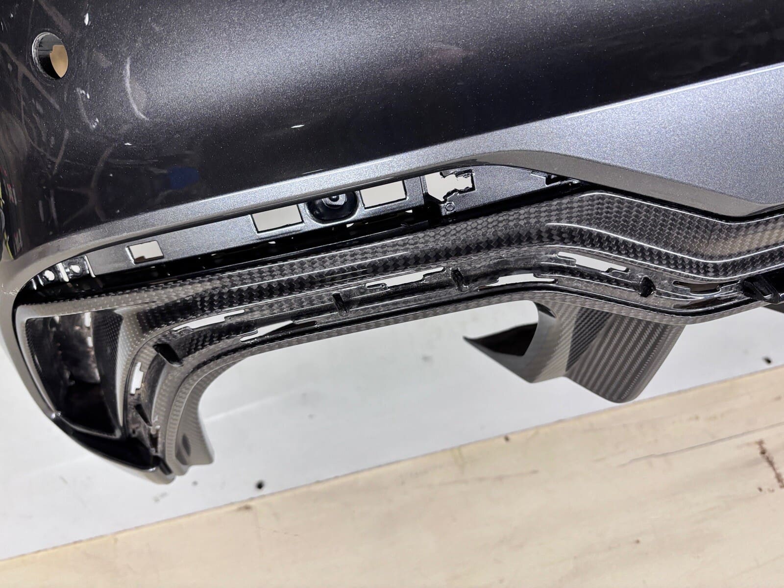 OEM 2019 AUDI RS5 SPORTBACK REAR BUMPER WITH CARBON SPOILER DIFFUSER 8w6807521af - Image 15
