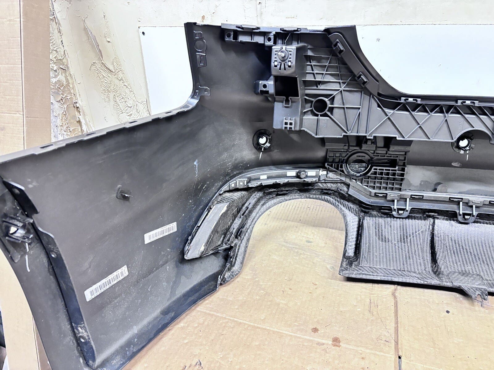 OEM 2019 AUDI RS5 SPORTBACK REAR BUMPER WITH CARBON SPOILER DIFFUSER 8w6807521af - Image 17