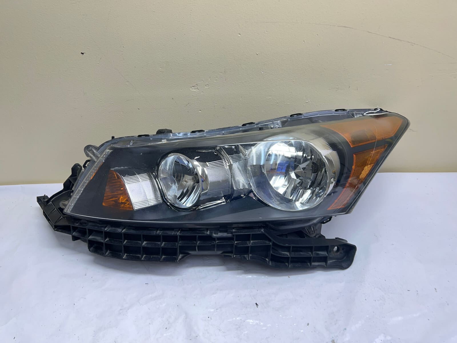 2008 2009 2010 2011 2012 HONDA ACCORD HALOGEN FRONT LEFT OEM HEADLIGHT - Image 2