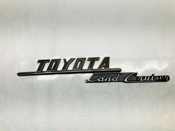 2020 2021 TOYOTA LAND CRUISER SIDE EMBLEM NAME TAG ONLY 1  PT413-60200-02