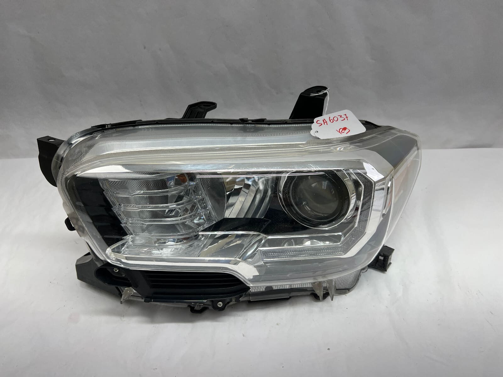 2016 2017 2018 2019 2020 2021 2022 toyota tacoma halogen led left oem headlight