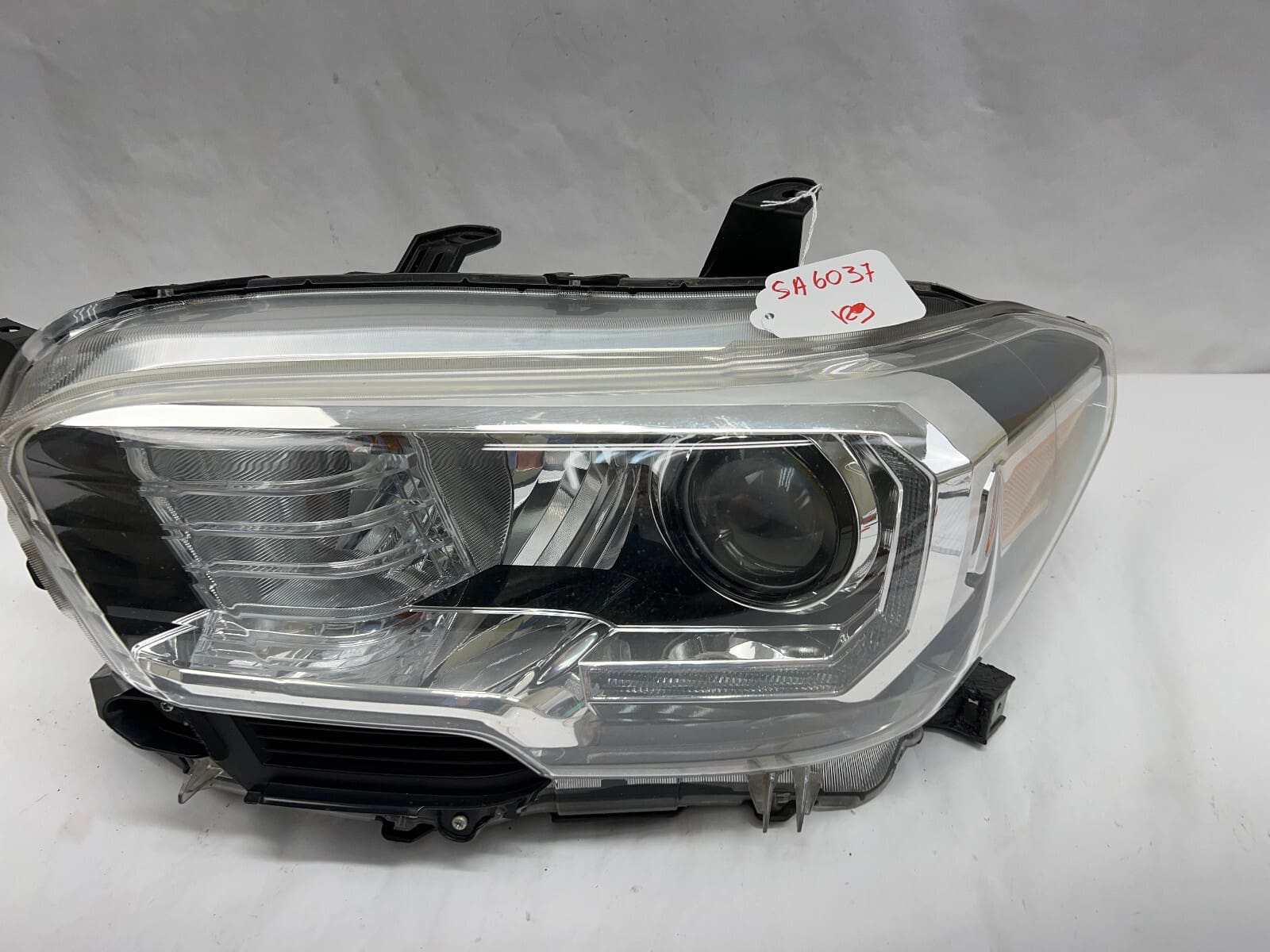 2016 2017 2018 2019 2020 2021 2022 toyota tacoma halogen led left oem headlight - Image 2