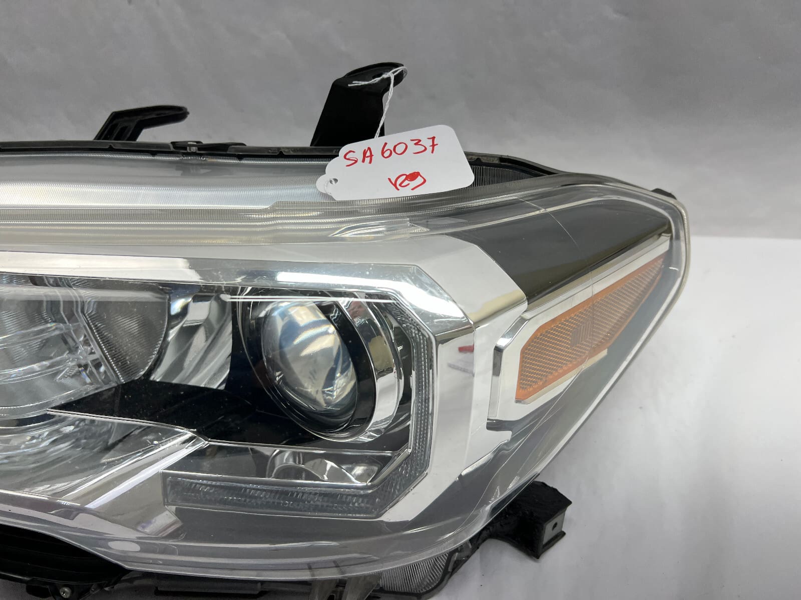 2016 2017 2018 2019 2020 2021 2022 toyota tacoma halogen led left oem headlight - Image 3