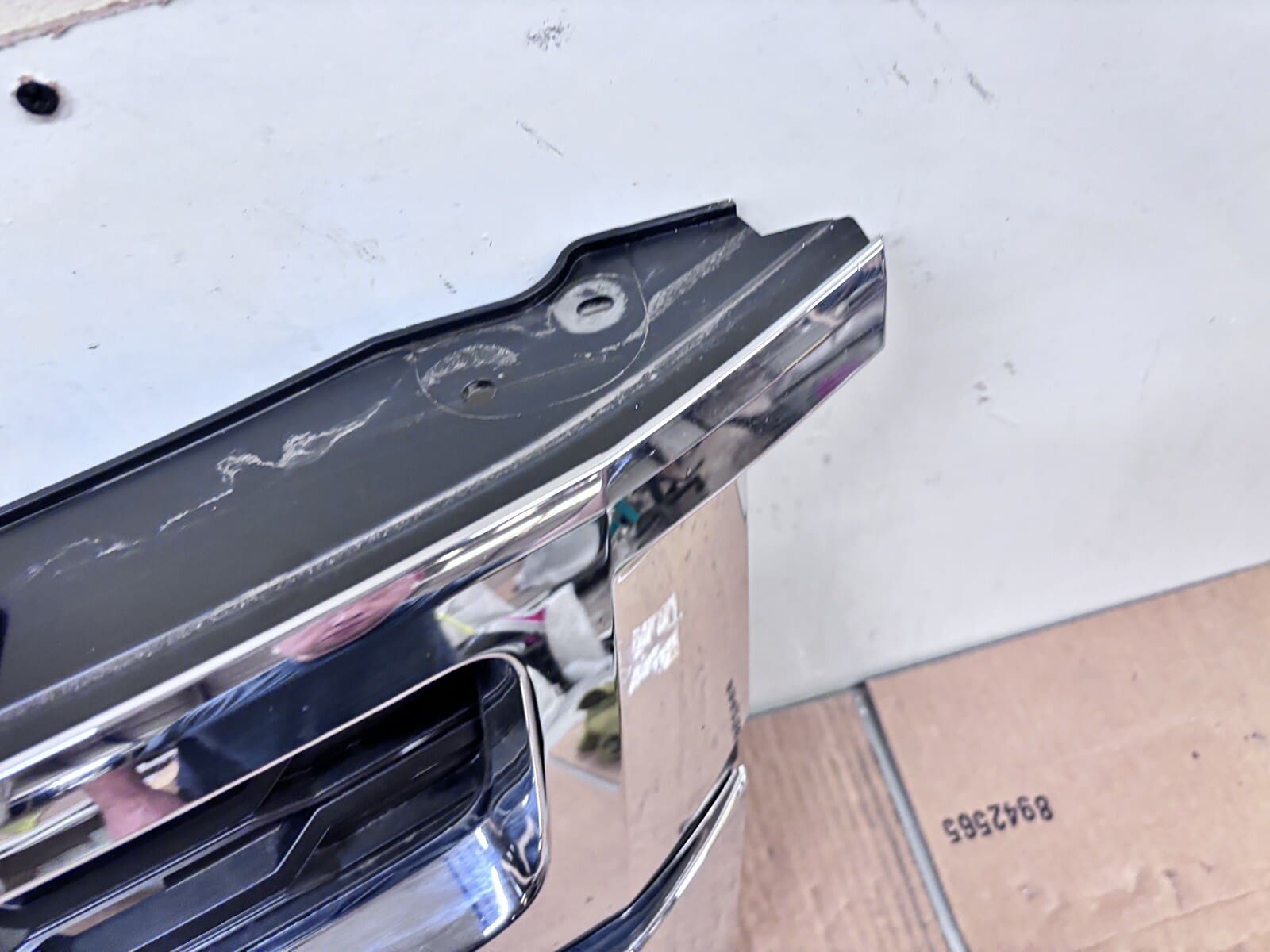 2015 2016 2017 2018 2019 2020 CHEVY TAHOE SUBURBAN OEM GRILLE CHROME 23440914 - Image 4